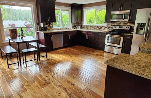 Lake Roesiger House | Your own lakefront retreat on beautiful and wooded Lake Roesiger in Snohomish.
