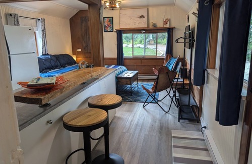 Langley Cottage | Your own private cottage on the mighty Fraser River!