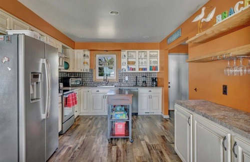 Jeddo House | YOUR OWN PRIVATE BEACH GETAWAY! Fantastic 3 Bed 2 Full Bath LAKE FRONT Home!