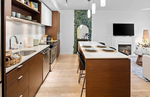 Downtown Victoria Condo | Your own private oasis in Victoria