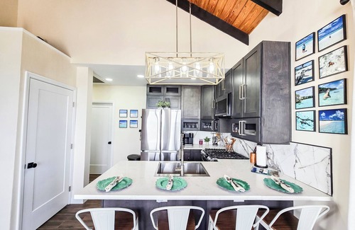 George Town House | Your own Private Oasis at Pelican House!