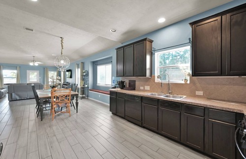 Conroe House | Your peaceable kingdom on the lake in Conroe Texas