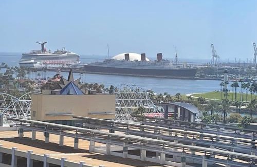 Waterfront Apartment | Your Penthouse Ocean view with City lights and Queen Mary too