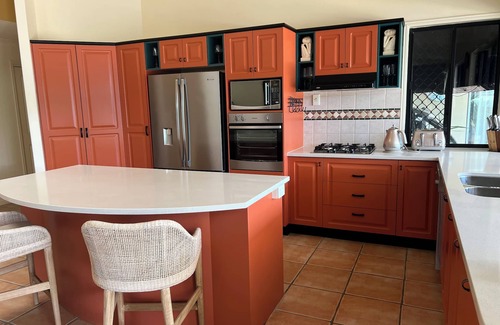 Wondunna House | Your Perfect Family Getaway-The Greenhouse offers a resort like experience.