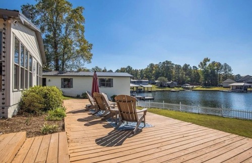 Jacksons' Gap House | Your Perfect Lakeside Retreat. 3 BR, 3.5 Bath. Breathtaking sunset views!