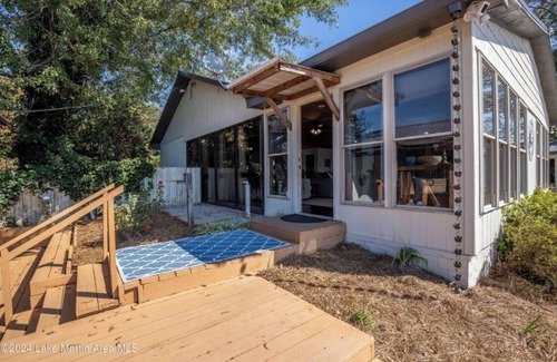 Jacksons' Gap House | Your Perfect Lakeside Retreat. 3 BR, 3.5 Bath. Breathtaking sunset views!