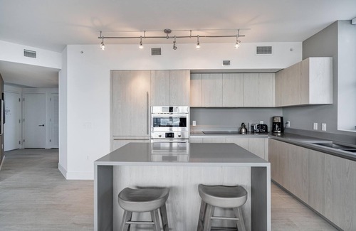 Hollywood South Central Beach Condo | Your Perfect Miami Escape – Steps from the Beach