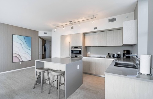 Hollywood South Central Beach Condo | Your Perfect Miami Escape – Steps from the Beach