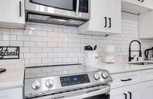Herndon House | Your Private 4 BEDR, 3 LVL, Completely Renovated Home w/Attached 2-Car Garage