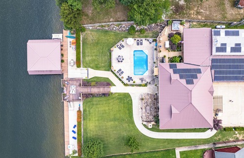 Mid America House | Your PRIVATE Hot Springs Lake Hamilton Vacation Paradise
