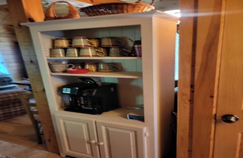 Phillips Cabin | Your Private Maine Getaway! Cozy Log Cabin w/Loft, Sleeps 10