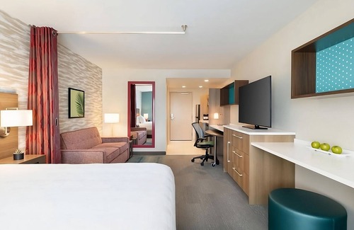 East Mesa Hotel | Your Private Retreat! Outdoor Pool, Free Breakfast, Pets Allowed, Free Parking!