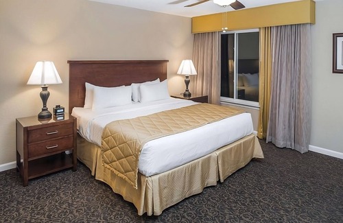 Berkeley Hotel | Your Relaxing Getaway Awaits! Fully-Equipped Kitchen Parking, 2 Pools!