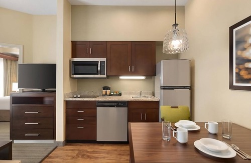 Feather Sound Hotel | Your Relaxing Getaway Awaits! 2 Spacious Units, Free Breakfast, Full Kitchen!