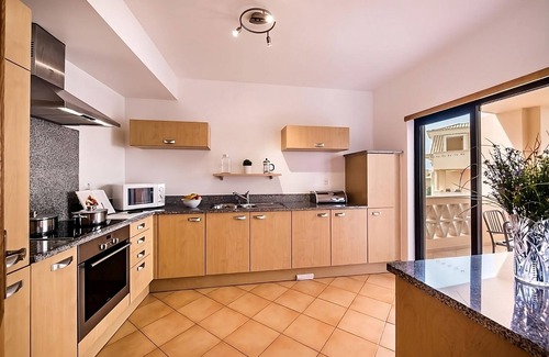 Praia da Luz House | Your Relaxing Getaway Awaits! Full Kitchen, 3 Swimming Pools, Close to Luz Beach