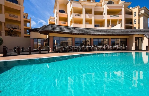 Praia da Luz House | Your Relaxing Getaway Awaits! Full Kitchen, 3 Swimming Pools, Close to Luz Beach