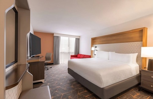 Fort Worth Hotel | Your Relaxing Home Away from Home! Contemporary Unit! Indoor Swimming Pool!