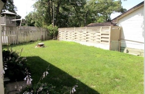 Sarnia House | Your Sarnia "City Cottage" is waiting for you!
