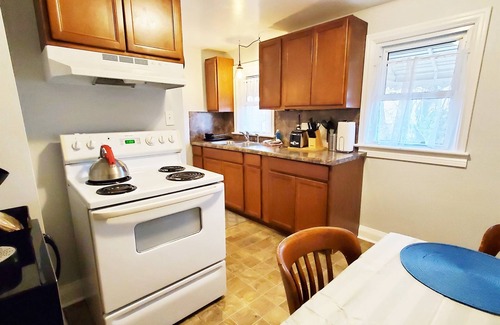 Sarnia House | Your Sarnia "Home away from Home" is right here!