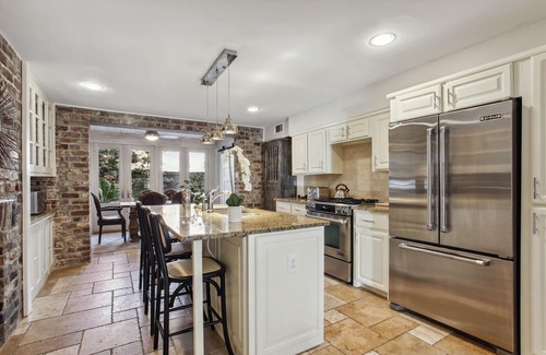 Historic Downtown Savannah House | Your Savannah House: Picturesque Inside and Out! Walk to Everything