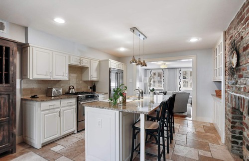 Historic Downtown Savannah House | Your Savannah House: Picturesque Inside and Out! Walk to Everything