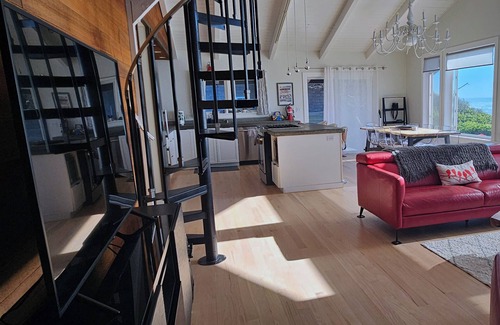 Arch Cape House | Your search is over - 180° views, A/C, Pet friendly, Luxury - Right on the sand