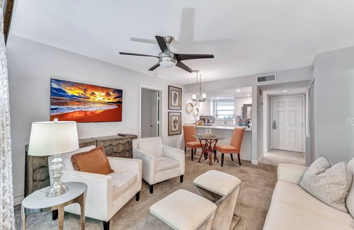 Park Shore Condo | Your Serene Escape Awaits Discover Paradise in Naples at Park- near beach & golf
