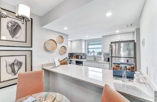 Park Shore Condo | Your Serene Escape Awaits Discover Paradise in Naples at Park- near beach & golf