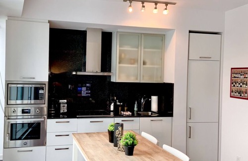 Toronto Entertainment District Condo | Your Sky Condo In The Heart Of The City, 2Bedroom/2Bathroom, Lakeview Condo.