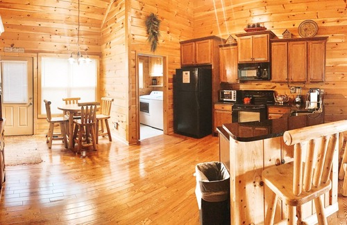 Cleveland Cabin | Your Slice of Paradise! Stunning Views, Hot Tub, Firepit, & Ping Pong!