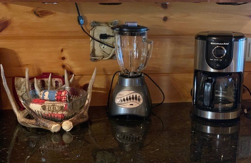 Cleveland Cabin | Your Slice of Paradise! Stunning Views, Hot Tub, Firepit, & Ping Pong!