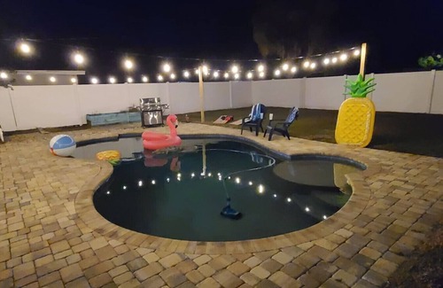 Pinellas Park House | Your St Pete and Clear Water Close Builtin Pool King Bed Full Kitchen Island
