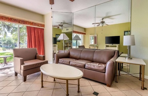 West Kissimmee Hotel | Your Stylish Disney Retreat! Swimming Pool, Free Shuttle, Full Kitchen!