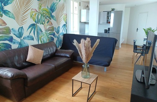 Bois-Colombes Apartment | Your tropical haven in Paris