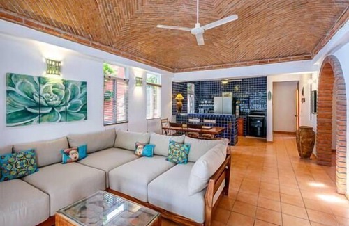 Hidalgo House | Your Tropical Paradise Getaway