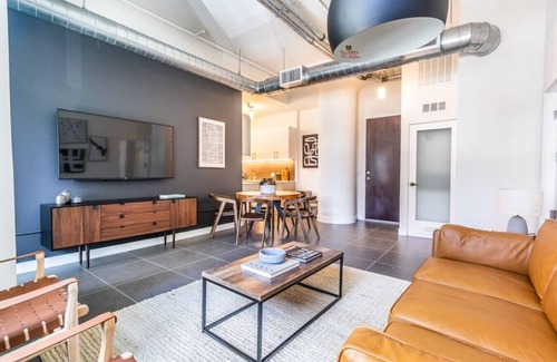 Historic Core Condo | Your Ultimate L.A. Getaway w/Rooftop Pool and GYM