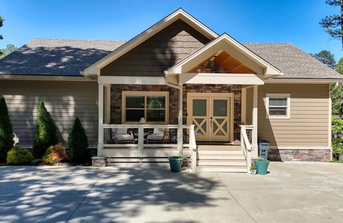 Blairsville House | Your Ultimate Lake Nottely Escape - Waterfront, Wineries, & Firelit Nights!