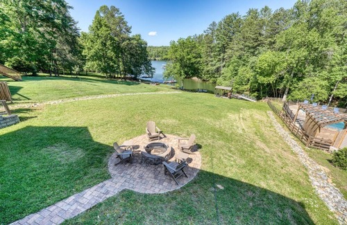 Blairsville House | Your Ultimate Lake Nottely Escape - Waterfront, Wineries, & Firelit Nights!