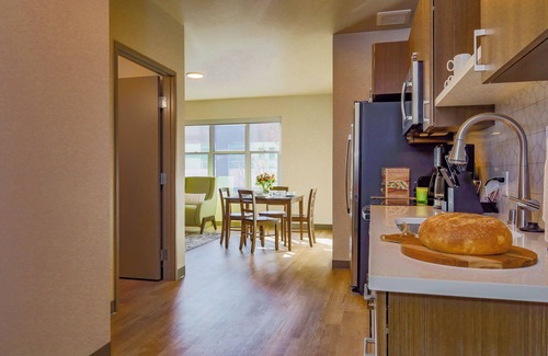 Riverside Apartment | Your Unbeatable 2 Bed Travel Apartment is Steps Away from World-Class Shopping