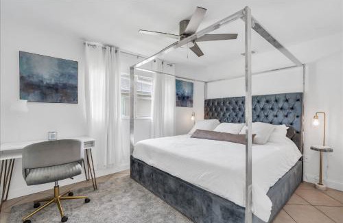 Naples Park House | Your Vacation Oasis - Private Pool Bike to Beach