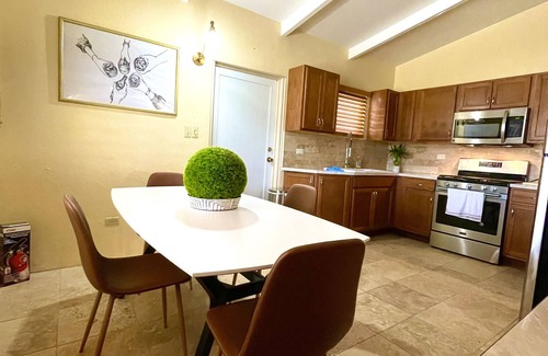 Estate Saint John House | Your Vacation Villa - Minutes away from the beach!