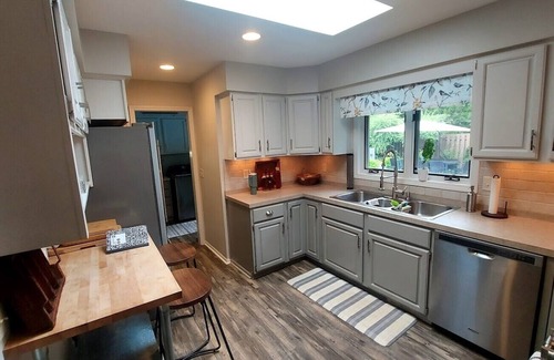Macatawa House | Your Very Own Private Resort with Pool and Hot Tub – Chill Vibes Await!nnnn