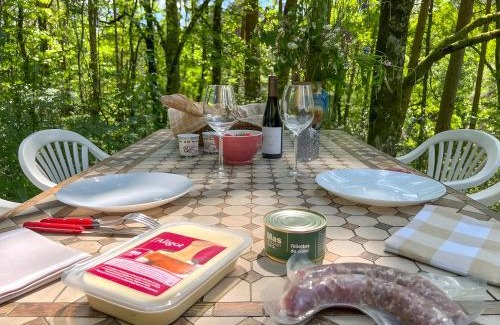 Chataigneraie Cantalienne House | Yourte Cantal