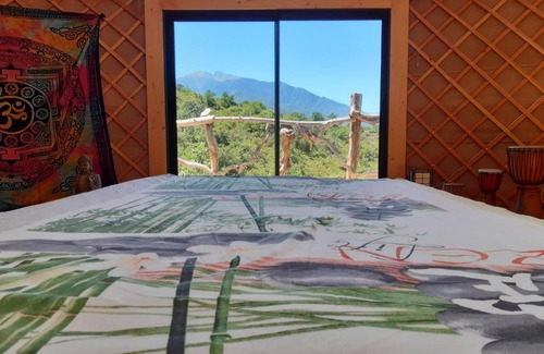 Rigarda Other | Yourte contemporaine avec magnifique vue sur les montagnes