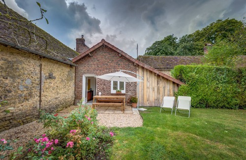 Trie-Chateau RV Rental | Yourte Oulan Bator - Le Village des Templiers