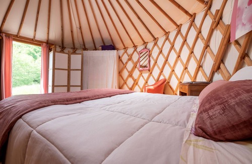Laprugne House | Yourtissimo - La Maison Rouge