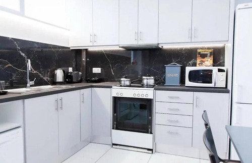 Ilioupoli Apartment | Ypsilon IconicAthensHome