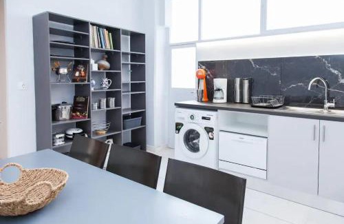 Ilioupoli Apartment | Ypsilon IconicAthensHome 140m2 Family & Pet Friendly Luxurious 3 bdm apt, Acropolis 10 min taxi drive for 8 euro, Quiet central neighborhood, shopping 2 min walk, fast wifi, free parking, Park with running track, across the street
