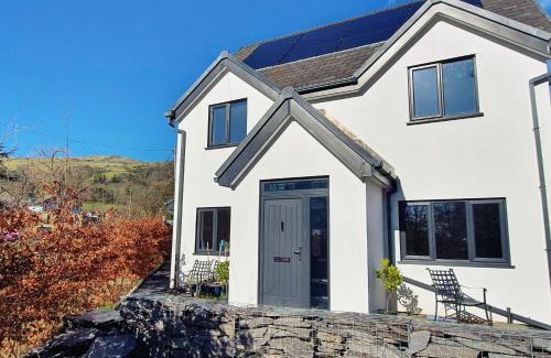 Rowen House | Yr Hen Berllan in the Beautiful Rowen
