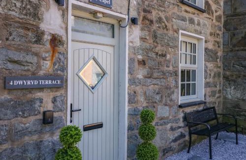Rhiwbryfdir House | Yr Hen Dy Capel